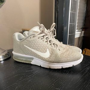 womens nike airmax 8.5